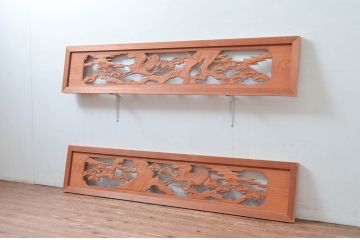 ビンテージ建具　鶴と松の図柄が魅力的な彫刻欄間2枚セット(明かり取り、明り取り、ヴィンテージ)(R-082577)