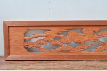 ビンテージ建具　鶴と松の図柄が魅力的な彫刻欄間2枚セット(明かり取り、明り取り、ヴィンテージ)(R-082577)