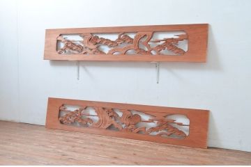 ビンテージ建具　鷹(タカ)と松の図柄が和の空間を演出してくれる彫刻欄間2枚セット(明かり取り、明り取り、ヴィンテージ)(R-082578)