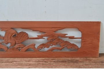 ビンテージ建具　鷹(タカ)と松の図柄が和の空間を演出してくれる彫刻欄間2枚セット(明かり取り、明り取り、ヴィンテージ)(R-082578)
