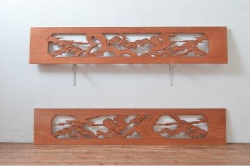 ビンテージ建具　鷹(タカ)と松の図柄が和の空間を演出してくれる彫刻欄間2枚セット(明かり取り、明り取り、ヴィンテージ)(R-082578)