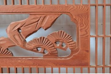 ビンテージ建具　彫刻入り　松竹梅が彫り込まれた縁起の良いデザインが魅力的な組子欄間2枚セット(明り取り、明かり取り、ヴィンテージ)(R-082579)