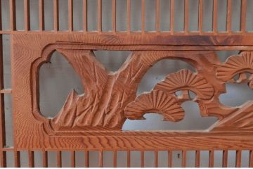 ビンテージ建具　彫刻入り　松竹梅が彫り込まれた縁起の良いデザインが魅力的な組子欄間2枚セット(明り取り、明かり取り、ヴィンテージ)(R-082579)