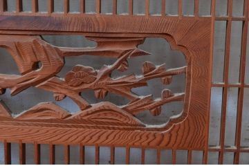 ビンテージ建具　彫刻入り　松竹梅が彫り込まれた縁起の良いデザインが魅力的な組子欄間2枚セット(明り取り、明かり取り、ヴィンテージ)(R-082579)