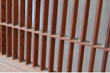 ビンテージ建具　彫刻入り　松竹梅が彫り込まれた縁起の良いデザインが魅力的な組子欄間2枚セット(明り取り、明かり取り、ヴィンテージ)(R-082579)