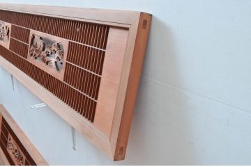 ビンテージ建具　彫刻入り　松竹梅が彫り込まれた縁起の良いデザインが魅力的な組子欄間2枚セット(明り取り、明かり取り、ヴィンテージ)(R-082579)