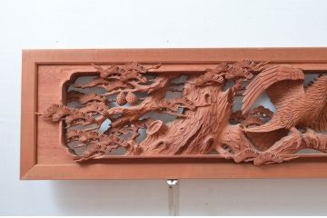 ビンテージ建具　高級品　厚手で大迫力!!　鷹(タカ)に松の図柄が目を惹かれる彫刻欄間2枚セット(明かり取り、明り取り、ヴィンテージ)(R-082582)