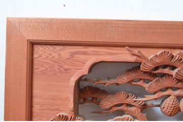 ビンテージ建具　高級品　厚手で大迫力!!　鷹(タカ)に松の図柄が目を惹かれる彫刻欄間2枚セット(明かり取り、明り取り、ヴィンテージ)(R-082582)