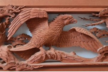 ビンテージ建具　高級品　厚手で大迫力!!　鷹(タカ)に松の図柄が目を惹かれる彫刻欄間2枚セット(明かり取り、明り取り、ヴィンテージ)(R-082582)