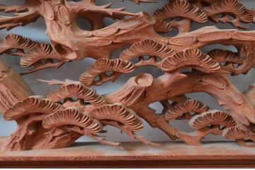 ビンテージ建具　高級品　厚手で大迫力!!　鷹(タカ)に松の図柄が目を惹かれる彫刻欄間2枚セット(明かり取り、明り取り、ヴィンテージ)(R-082582)