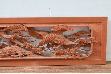 ビンテージ建具　高級品　厚手で大迫力!!　鷹(タカ)に松の図柄が目を惹かれる彫刻欄間2枚セット(明かり取り、明り取り、ヴィンテージ)(R-082582)
