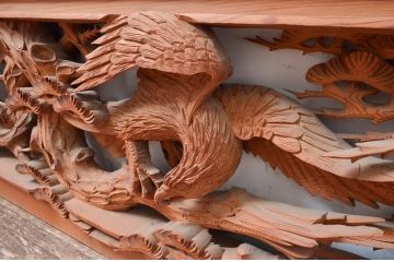 ビンテージ建具　高級品　厚手で大迫力!!　鷹(タカ)に松の図柄が目を惹かれる彫刻欄間2枚セット(明かり取り、明り取り、ヴィンテージ)(R-082582)