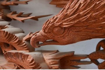 ビンテージ建具　高級品　厚手で大迫力!!　鷹(タカ)に松の図柄が目を惹かれる彫刻欄間2枚セット(明かり取り、明り取り、ヴィンテージ)(R-082582)