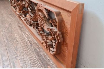 ビンテージ建具　高級品　厚手で大迫力!!　鷹(タカ)に松の図柄が目を惹かれる彫刻欄間2枚セット(明かり取り、明り取り、ヴィンテージ)(R-082582)