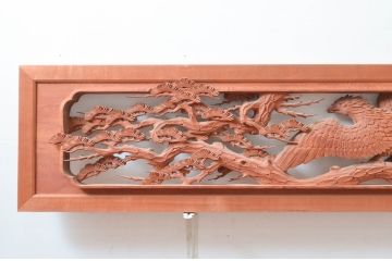 ビンテージ建具　高級品　厚手で大迫力!!　鷹(タカ)に松の図柄が目を惹かれる彫刻欄間2枚セット(明かり取り、明り取り、ヴィンテージ)(R-082582)