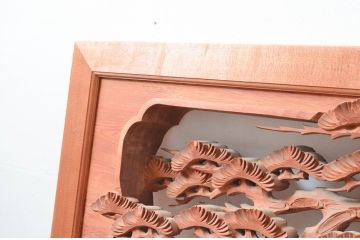 ビンテージ建具　高級品　厚手で大迫力!!　鷹(タカ)に松の図柄が目を惹かれる彫刻欄間2枚セット(明かり取り、明り取り、ヴィンテージ)(R-082582)