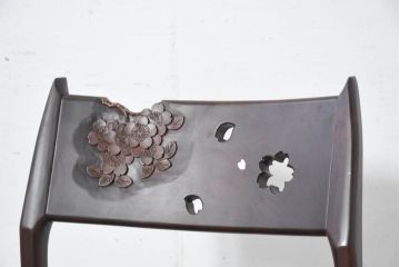 中古　超美品　元祖軽井沢彫　大坂屋家具店　繊細な桜の彫りが見事なKチェア4脚セット(軽井沢彫り、ダイニングチェア、椅子、イス、透かし彫り、バラ売り可能)(定価4脚で約100万円)(R-082595)