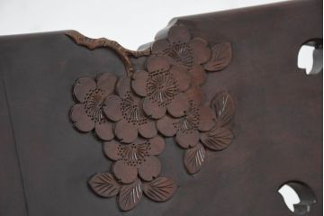 中古　超美品　元祖軽井沢彫　大坂屋家具店　繊細な桜の彫りが見事なKチェア4脚セット(軽井沢彫り、ダイニングチェア、椅子、イス、透かし彫り、バラ売り可能)(定価4脚で約100万円)(R-082595)