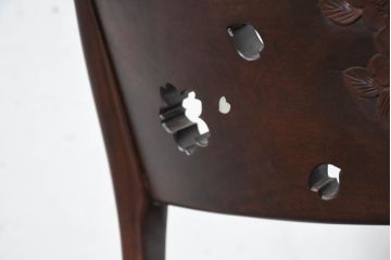中古　超美品　元祖軽井沢彫　大坂屋家具店　繊細な桜の彫りが見事なKチェア4脚セット(軽井沢彫り、ダイニングチェア、椅子、イス、透かし彫り、バラ売り可能)(定価4脚で約100万円)(R-082595)
