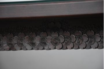 中古　超美品　元祖軽井沢彫　大坂屋家具店　随所に施された桜の彫りに目を奪われる大型ダイニングテーブル(軽井沢彫り、食卓、作業台、4人掛け、6人掛け、4人用、6人用)(定価約120万円)(R-082596)
