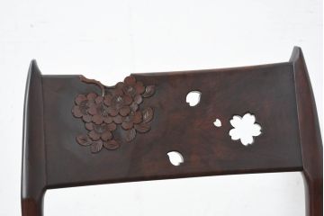中古　超美品　元祖軽井沢彫　大坂屋家具店　繊細な桜の彫りが見事なKチェア4脚セット(軽井沢彫り、ダイニングチェア、椅子、イス、透かし彫り、バラ売り可能)(定価4脚で約100万円)(R-082597)