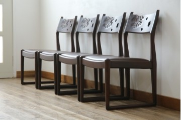 中古　超美品　元祖軽井沢彫　大坂屋家具店　繊細な桜の彫りが見事なKチェア4脚セット　定価(4脚合計)約100万円　(R-082597)