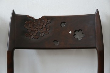 中古　超美品　元祖軽井沢彫　大坂屋家具店　繊細な桜の彫りが見事なKチェア4脚セット　定価(4脚合計)約100万円　(R-082597)