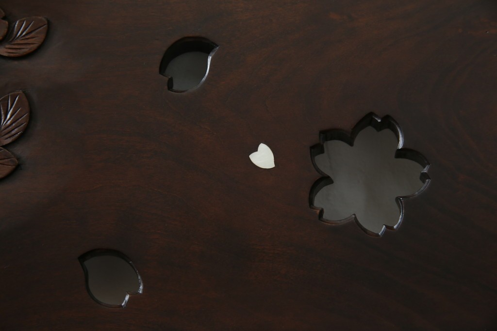 中古　超美品　元祖軽井沢彫　大坂屋家具店　繊細な桜の彫りが見事なKチェア4脚セット　定価(4脚合計)約100万円　(R-082597)