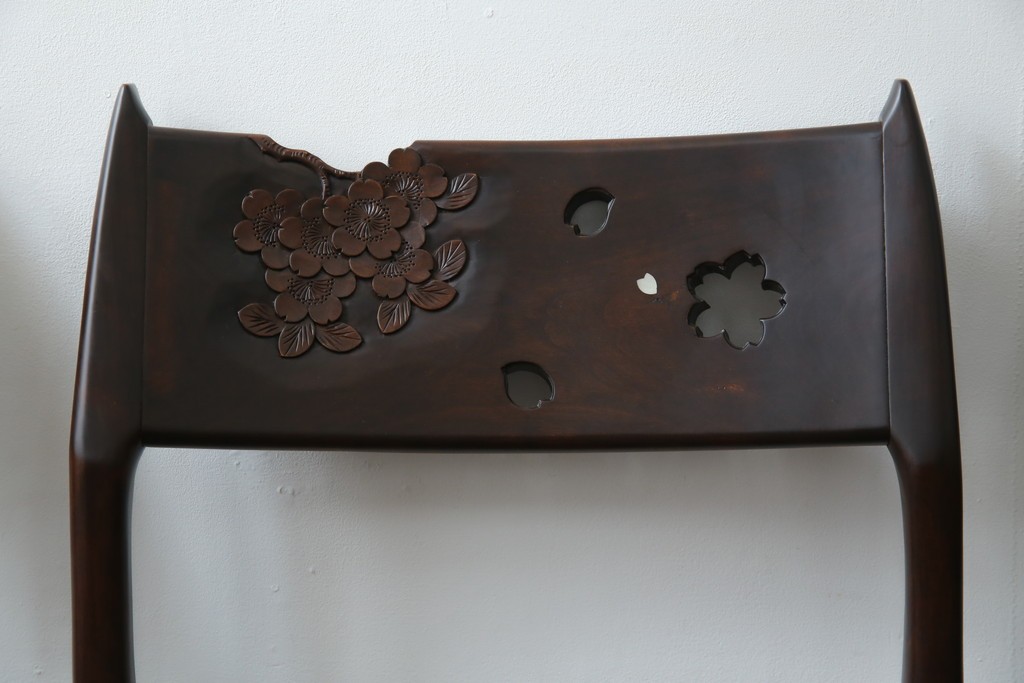 中古　超美品　元祖軽井沢彫　大坂屋家具店　繊細な桜の彫りが見事なKチェア4脚セット　定価(4脚合計)約100万円　(R-082597)