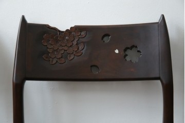 中古　超美品　元祖軽井沢彫　大坂屋家具店　繊細な桜の彫りが見事なKチェア4脚セット　定価(4脚合計)約100万円　(R-082597)