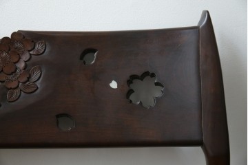 中古　超美品　元祖軽井沢彫　大坂屋家具店　繊細な桜の彫りが見事なKチェア4脚セット　定価(4脚合計)約100万円　(R-082597)