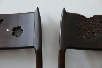 中古　超美品　元祖軽井沢彫　大坂屋家具店　繊細な桜の彫りが見事なKチェア4脚セット　定価(4脚合計)約100万円　(R-082597)