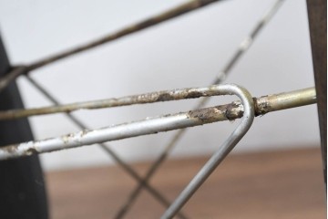 【簡易リペア限定品】アメリカビンテージ　Hermanmiller(ハーマンミラー)　イームズシェルアームチェア　ロッカーベース　黒で塗り直しあり　シンプルなフォルムと深みのあるブラックカラーが特徴のロッキングチェア　(R-082598)