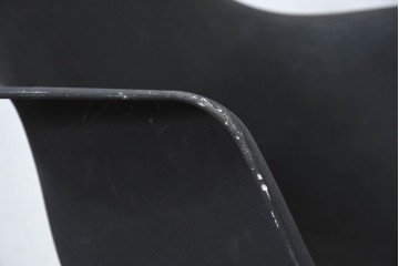 【簡易リペア限定品】アメリカビンテージ　Hermanmiller(ハーマンミラー)　イームズシェルアームチェア　ロッカーベース　黒で塗り直しあり　シンプルなフォルムと深みのあるブラックカラーが特徴のロッキングチェア　(R-082598)