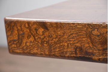 中古　美品　極厚天板　栓材　一枚板　側面玉杢材　美しい杢目が魅力の座卓(ローテーブル、センターテーブル、リビングテーブル)(R-082600)