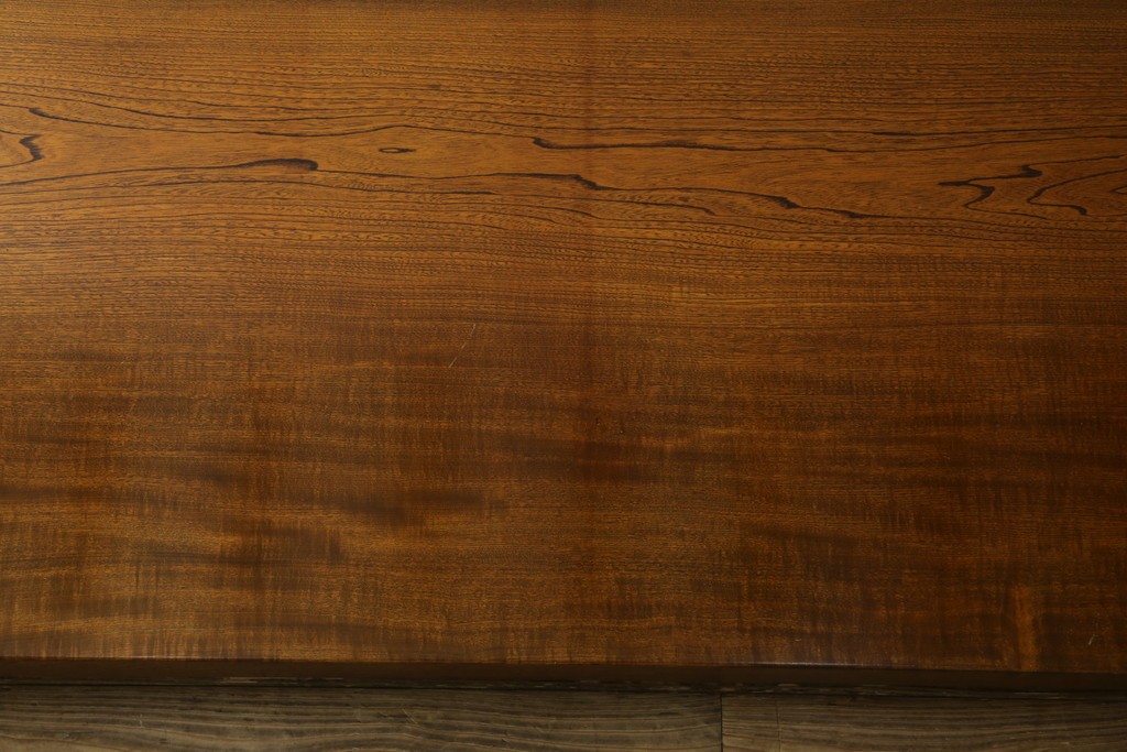 中古　美品　極厚天板　栓材　一枚板　側面玉杢材　深みのある杢目と艶やかな質感が美しいテーブルトップ　(R-082601)
