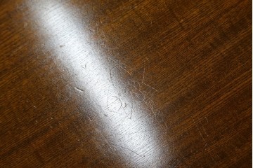 中古　美品　極厚天板　栓材　一枚板　側面玉杢材　深みのある杢目と艶やかな質感が美しいテーブルトップ　(R-082601)