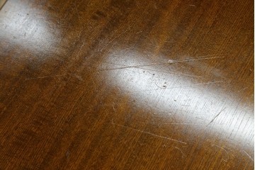 中古　美品　極厚天板　栓材　一枚板　側面玉杢材　深みのある杢目と艶やかな質感が美しいテーブルトップ　(R-082601)