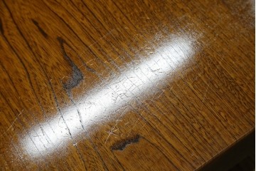 中古　美品　極厚天板　栓材　一枚板　側面玉杢材　深みのある杢目と艶やかな質感が美しいテーブルトップ　(R-082601)