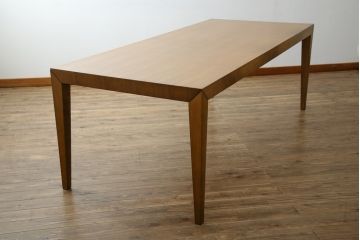 中古　家具ブランド ROCKSTONE(ロックストーン)　TOME　ウォールナット材　モダニズム的なすっきりとしたデザインがおしゃれなダイニングテーブル(4人掛け、6人掛け、食卓)(定価約19万円)(R-082602)