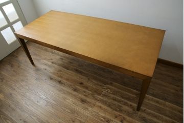 中古　家具ブランド ROCKSTONE(ロックストーン)　TOME　ウォールナット材　モダニズム的なすっきりとしたデザインがおしゃれなダイニングテーブル(4人掛け、6人掛け、食卓)(定価約19万円)(R-082602)