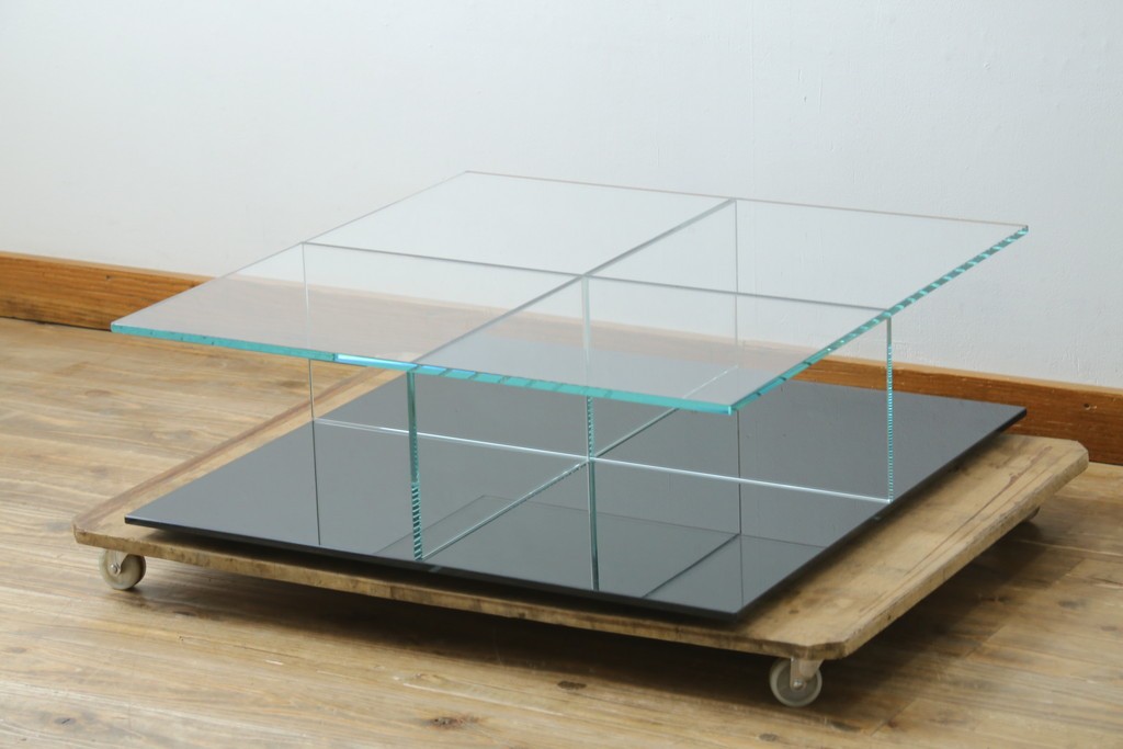 中古　美品　Cassina(カッシーナ)　269MEX(メックス)　空間に広がりと明るさをもたらすローテーブル　現行定価約40万円　(R-082603)