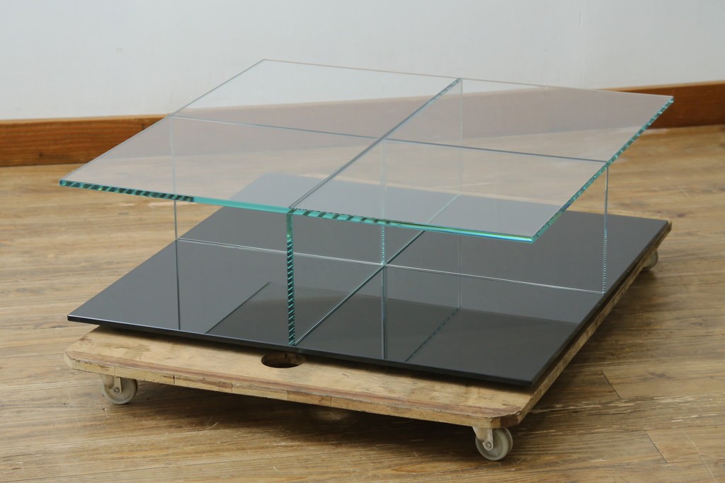中古　美品　Cassina(カッシーナ)　269MEX(メックス)　空間に広がりと明るさをもたらすローテーブル　現行定価約40万円　(R-082603)