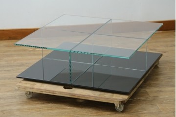 中古　美品　Cassina(カッシーナ)　269MEX(メックス)　空間に広がりと明るさをもたらすローテーブル　現行定価約40万円　(R-082603)