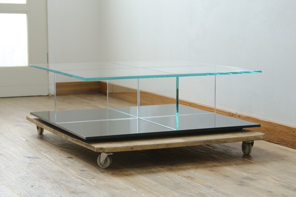 中古　美品　Cassina(カッシーナ)　269MEX(メックス)　空間に広がりと明るさをもたらすローテーブル　現行定価約40万円　(R-082603)