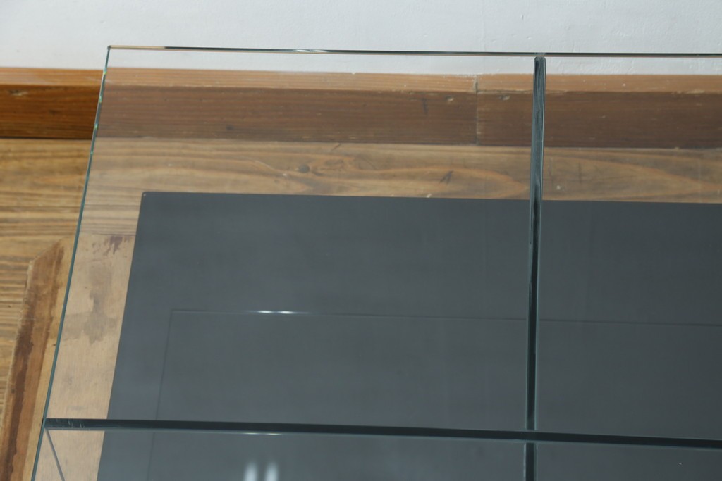 中古　美品　Cassina(カッシーナ)　269MEX(メックス)　空間に広がりと明るさをもたらすローテーブル　現行定価約40万円　(R-082603)