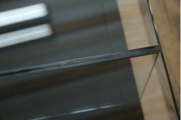 中古　美品　Cassina(カッシーナ)　269MEX(メックス)　空間に広がりと明るさをもたらすローテーブル　現行定価約40万円　(R-082603)