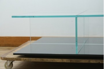 中古　美品　Cassina(カッシーナ)　269MEX(メックス)　空間に広がりと明るさをもたらすローテーブル　現行定価約40万円　(R-082603)