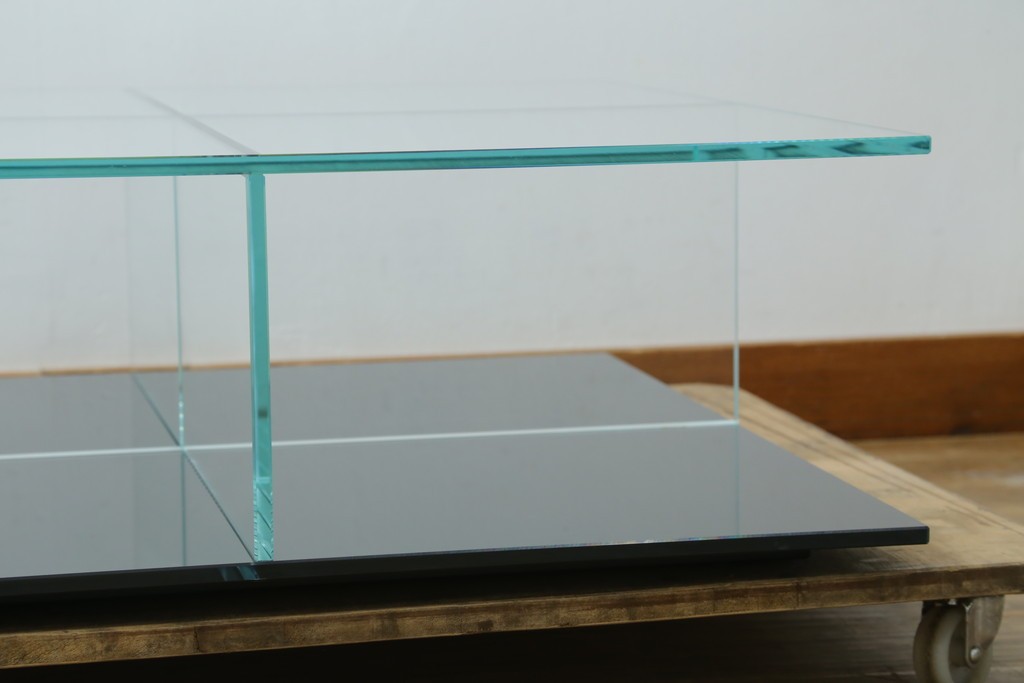 中古　美品　Cassina(カッシーナ)　269MEX(メックス)　空間に広がりと明るさをもたらすローテーブル　現行定価約40万円　(R-082603)