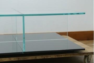 中古　美品　Cassina(カッシーナ)　269MEX(メックス)　空間に広がりと明るさをもたらすローテーブル　現行定価約40万円　(R-082603)